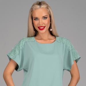 Блузка лёгкая мятного цвета с кружевом от бренда Elza, выполнена из искусственного шелка. Модель прямого кроя, круглый вырез горловины. Короткие рукава. Низ ровный, по бокам разрезы. Блузка сочетается как с классическими брюками и юбками для деловых встреч, так и с джинсами для более расслабленных повседневных образов. Она станет базовой вещью, которая всегда будет уместна!