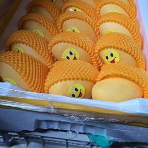 Манго , 4,5 кг. в каждой коробке (8-18 штуки)