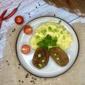 Картофельное пюре с котлетой