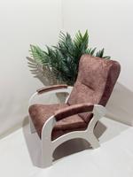 Кресло для дома со спинкой и подлокотниками коричнево-белое Skreslootdyhkorbel