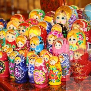 Вознесенская матрёшка. Разных размеров, расцветок и формы, наши матрёшки позволяют уложиться в любые ценовые требования - от самых бюджетных до лучшей авторской работы.