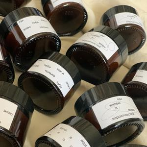 Свечной мерч для певицы. Продавался на концертах. Каждый аромат подобран под настроение песни. свечи были выполнены в 3 объемах: 30мл, 50мл, 100мл