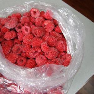 Frozen raspberry whole