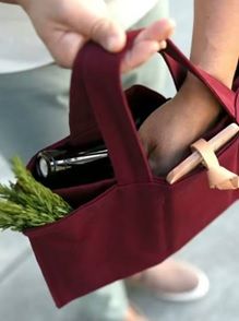 сумка для пикника  в комплекте с разделочной досточкой из дерева