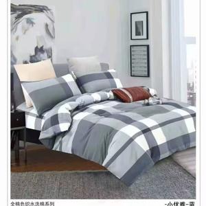 Стиранный хлопок — натуральная ткань для постельного белья из 100% хлопкового волокна. Проходит предварительную стирку на производстве, благодаря чему становится мягкой, матовой и приятной к телу уже с первого использования. Хорошо пропускает воздух, впитывает влагу, не электризуется и подходит для ежедневного сна в любое время года. Ткань устойчива к многократным стиркам, не дает сильной усадки и сохраняет форму и цвет. Оптимальный выбор для комфортного и долговечного постельного белья.