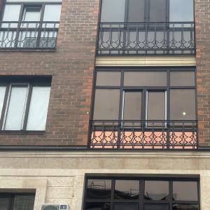 Панорама Караганды изготовит и установит любые изделия из ПВХ любой сложности.
Наши преимущества:
- Предусмотрена система скидок и подарков;
- Низкие цены;
- Высокое качество;
- Команда профессионалов, которая работает в данной сфере с первых дней развития пластиковых окон в г.Караганде;
- Ответственные работники, которые установят любое изделие по вашему пожеланию;
- Вынос мусора на площадку бесплатно;
- Гарантийное обслуживание 1 год с момента установки.
- Вызов замерщика бесплатно;
- Сертифицированная продукция;
- Учитываем все ваши пожелания.
Профили, которые можем вам предложить:
- 3-камерный Funke;
- 5-камерный Funke;
Цвета профиля: белый, оттенки коричневого: золотой дуб и махагон и другие нестандартные цвета.
Остекление и обшивка балконов ( лоджий ) одно из наших главных преимуществ.Бригада опытных мастеров профессионально,
качественно и в короткие сроки выполнит все работы.Мы рады предложить своим клиентам отделку балкона под ключ.
Стоимость остекления балкона ( лоджии) зависит от размера и конфигурации,а также от дизайна. 
Консультацию вы можете получить позвонив по нашим телефонам.
Также можем предложить услуги по внутренней и внешней обшивке балкона(лоджии):
- настил пола;
- обшивка потолка;
- обшивка балконной стены и перил;
- установка крыши на балконе;
- внешняя обшивка перил сайдингом.
Ждем ваших звонков!