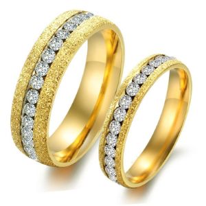 Обручальные кольца с цирконами и алмазной крошкой