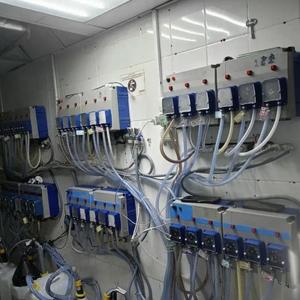 Установка дозаторов с нашей химией на промышленной прачечной
