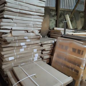 В продаже кровати из массива сосны одноярусные, двуспльные, двухъярусные для хостлов, общежитий, гостиниц, детских оздоровительных лагерей. В наличии детские кровати от 3500,00, одноярусные кровати от 6800,00, двуспальные от 8700,00, двухъярусные от 14000,00. Поставка оптом кроватей разных размеров под заказ