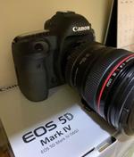 Продаю в отличном состоянии, класс A, цифровую зеркальную фотокамеру Canon EOS 5d Mark с оригинальным аккумулятором и объективом IV EF — затвор 16k и 100% гарантия возврата денег.