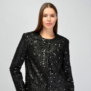 Жакет 10416-чпт
Прямой женский жакет – изысканное сочетание элегантности и комфорта! Этот нарядный жакет украшен сверкающими блестками и пайетками, создавая неповторимый образ для особых случаев. Округлый вырез горловины придает модели утонченность, а скрытая застежка обеспечивает аккуратный внешний вид без лишних деталей. Жакет идеально подходит для вечерних выходов, праздничных мероприятий и светских событий. Он станет ярким акцентом вашего образа, подчеркивая вашу индивидуальность и чувство стиль