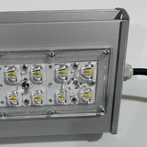 Потребляемая мощность - от 30  Вт. 5000 K .IP 67.
1. Назначение изделия
1.1.	Светильники светодиодные серии DSLed01-XW-ХK-IPX XS предназначены для наружного освещения улиц и дорог. 
	Светильники светодиодные серии DSLed02XW-ХK-IPX XP предназначены для внутреннего освещения промышленных и производственных зданий, складов, торговых залов, в т.ч. спортивных сооружений и объектов.
	Светильники светодиодные серии DSLed01-XW-ХK-IPX XO предназначены для внутреннего освещения общественных помещений, в т.ч.спортивных сооружений о объектов.
1.2.	Вид климатического исполнения по ГОСТ 15150
		-для серии DSLed01-XW-ХK-IPX XS - УХЛ1;
		-для серий DSLed01-XW-ХK-IPX XP, DSLed01-XW-ХK-IPX XO – УХЛ4;
2. Технические характеристики.
2.1. Класс защиты от поражения электрическим током: I по ГОСТ МЭК 60536.
2.2. Степень защиты оболочки по ГОСТ : указана в наименовании после букв “IP” (67)
2.3. Источник электропитания: однофазный (50Гц), В: 174…264
2.4. Коэффициент мощности не менее: 0,95
2.5. Температура свечения, 5000К: указана в наименовании перед буквой “К”
2.6. Температура эксплуатации, ºС: -40...+65
2.7. Индекс цветопередачи, не менее 80
2.8. Класс энергетической эффективности по СТБ 2461: А
2.9. КСС -Д, Ш, Г
2.10. Производитель светодиодов:Seoul, Samsung.
2.11. Коэффициент пульсаций, %: >1
       2.12. Блок питания: - защита от КЗ и перегрева.
       2.13. Тип корпуса - анодированный алюминий, антикоррозийный;
                       - тип конструкции – разборный;
2.14. Установка –поворотный кронштейн, консольный кронштейн