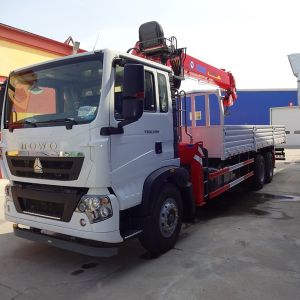 Масса 		снаряженная масса(кг)		8890			
		полная масса(кг)		32000			
Размеры 		габарит	длина(мм)	11790			
			ширина(мм)	2496			
			высота(мм)	2870			
		колёсная база(мм)		5825+1350			
Общие характеристики 		максимальная скорость(км/ч)		110			
		экономическая скорость (км/ч) 		70~95			
		наибольший предолеваемый подьем(%)		35			
		минимальный диаметр поворота(м)		18	
кран XCMG SQ12SK3Q-II							
 грузоподьемность, кг				12 000			
Грузовой момент, тн/метр				30			
Рекомендуемая мощность, кВ 				30			
Максимальный поток в гидравлической системе, л/мин 				63			
 Номинальное рабочее давление в гидравлической системе, Мпа				26			
 Объем масляного бака, л 				160			
Вес крана, кг 				4316			
Установочное расстояние, мм				1300			
Угол поворота, град. 				360