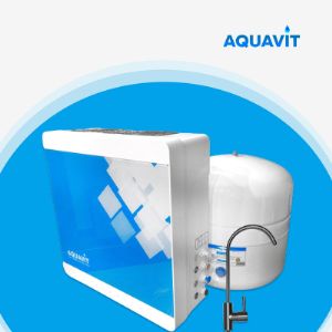Технологичный фильтр для воды обратного осмоса Aquavit Slim Case Plus оснащен клапанами и датчиками, которые промывают мембраны в автоматическом режиме и контролируют подачу и сброс воды в канализацию.
Это особенно важно для людей, живущих в частных домах с собственным септиком. Меньше воды в канализацию – меньше расхода на коммунальные платежи.
Данный фильтр для воды экономичен, имеет низкий расход электроэнергии.
Большой бак на 12 литров обеспечивает постоянный поток чистой воды из под крана.

Доставляет и устанавливает фильтр наш квалифицированный мастер бесплатно.

Характеристики:
— Шесть ступеней система очистки обратного осмоса с насосом
— Гидравлический датчик распределения потоков воды
— Подходит для установки в квартирах и особенно в частных домах
— Стандартный, распространённый тип картриджей 10SL
— Объём бака 12 литров
— Максимальный ресурс картриджей: 10 000 л
— Минерализация воды до естественного pH
— Компактный, презентабельный кейс