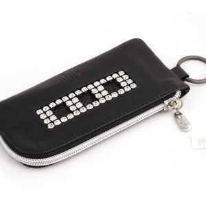 Коллекция Classic Black. Коллекция Classic Black сочетает большой кристалл Swarovski с классической гладкой чёрной кожей. Это одна из наиболее доступных коллекций с кристаллами Swarovski.
