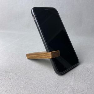 Подставка для телефона в виде брелка (возможно изготовление из разных пород дерева)
