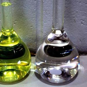 Продаем стабильный газовый конденсат ст.Сургут (буро-темный) производства ОАО Сургутгазпром по цене 54 400 р/т, газовый конденсат компаундированный нефтью ст. Переволоцкая по цене 54 000 р/т, темный газовый конденсат ст.Балаково по цене 50 500 р/т, газовый конденсат (бело–прозрачный) производства ЗАО Печорнефтегазпром по цене 54 000 р/т, ст.Усинск,  газовый конденсат (желто-прозрачный) производства ЗАО ГЕОТРАНСГАЗ по цене 53 500 р/т, ст. Фаравонтьевская. Отгрузка производится железнодорожными цистернами. Цена формируется по реквизитной заявке покупателя с учетом стоимости железнодорожных тарифов и услуг. В страны СНГ и экспортных поставок не производим. тел. WhatsApp: 