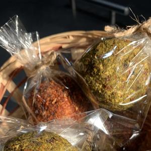 Твердые сыры по швейцарской технологии БЕЛПЕР КНОЛЛИ в различных обсыпках ( лимонный перец, аджика, копченная паприка и пр) неизменный хит продаж и любимчик у покупателей