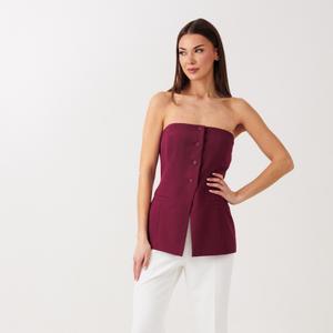 Брюки:

облегающего силуэта,
расклешенные к низу
функциональные карманы в боковых швах,                              
выполнены из костюмной ткани черного цвета,
застёжка петли пуговицы и брючная молния.
Состав:70% полиэстер, 24% вискоза, 6% спандекс  
Размерный ряд 42-46