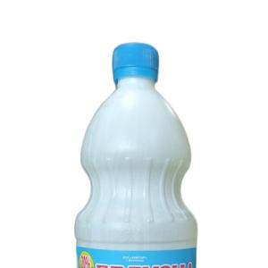 «БЕЛИЗНА 20» СРЕДСТВО ЧИСТЯЩЕЕ, ОТБЕЛИВАЮЩЕЕ
ПРИМЕНЕНИЕ: для отбеливания и удаления пятен с изделий из хлопчатобумажных и льняных тканей (кроме детских изделий); удаления пятен с любых гладких поверхностей; для чистки и мытья пластика, кафеля, ванн, раковин, унитазов, мусорных ведер.
Растворить 1/4 - 1/3 стакана (50-70 г) в 10 л воды. По истечении 6 месяцев с даты изготовления расход средства можно увеличить в 2 раза. Средство замерзает, после размораживания сохраняет свои свойства. 
МЕРЫ ПРЕДОСТОРОЖНОСТИ: Не использовать для непрочно окрашенных тканей, шерсти, шелка, металлических поверхностей и предметов. Использовать только по назначению. Избегать попадания в глаза! При попадании в глаза промыть их большим количеством воды. Работать в проветриваемом помещении. Не глотать! Беречь от детей! Хранить в плотно закрытой упаковке изготовителя. Беречь от источников воспламенения! По мере использования или по истечении срока годности упаковку и средство утилизировать как бытовой отход.
СОСТАВ: гипохлорит натрия- 30%, натр едкий- 5%, вода- 60%, стабилизатор- 5%
ДАТА ИЗГОТОВЛЕНИЯ: смотрите на упаковке
СРОК ГОДНОСТИ: 12 месяцев с даты изготовления.
УСЛОВИЯ ХРАНЕНИЯ: хранить в таре производителя в прохладном, темном месте, в вертикальном положении, не допуская проливов, при температуре не выше 30 С, отдельно от органических горючих продуктов, кислот.
ИЗГОТОВИТЕЛЬ: ООО «Химторг», Россия, 400080, Волгоградская область, г. Волгоград, проезд Бетонный, зд. 12
ТУ 20.41.