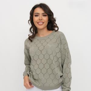 Ажурный женский трикотажный джемпер свободного силуэта. Плечо спущенное, рукав длинный. Вырез горловины круглый. Джемпер выполнен ажурным переплетением. Горловина, низ изделия и манжеты рукавов обработаны эластичным переплетением.		
Состав: 50% хлопок,50% ПАН	
Размерный ряд: 46-54