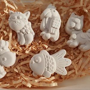 Возможна продажа:
•поштучно(любые фигурки из ассортимента)- 16  ₽ шт

•набором без коробки (комплектация набора как на фото) - 96 ₽

•набором с коробкой (комплектация набора как на фото) - 130 ₽