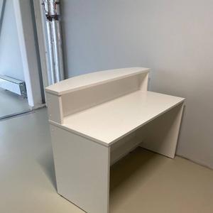 реализованный проект: В медицинских учреждениях каждая деталь имеет значение, особенно когда речь идет о комфорте и эффективности работы персонала. Мы предлагаем специализированную мебель для сестринских постов и стоек персонала, которая станет незаменимым помощником в повседневной работе.
Мы понимаем, насколько важна каждая минута в работе медицинского персонала. Наша мебель призвана облегчить их труд, сделать рабочее место более комфортным и функциональным. Выбирая нас, вы выбираете надежность, качество и заботу о вашей команде.

ООО Панинокс, собственное производство медицинскй и офисной мебели.