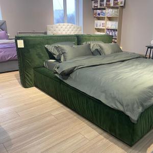 кровать двуспальная