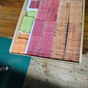 Картхолдеры с цветным принтом. Изделия из кожи. СКСтиль. ОПТ.
Картхолдеры выполнены их кожи хромового дубления. Лицевая сторона картхолдера с цветным принтом. Все края отшлифованы, прошиты.