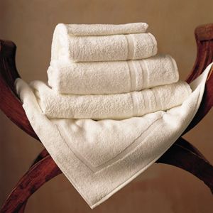 Полотенце White Premium.  Белоснежное полотенце плотностью от 450 до 650 гр/м2. Предназначено для использования в отелях, гостиницах, банных комплексах. Возможно брендирование, нанесение логотипа (вышивка или в структуре махры)