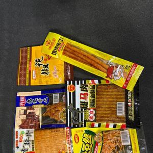 Ассорти из снеков (виды могут повторятся) 
Вес практически в одной упаковке одинаковый 20г (+/-5)