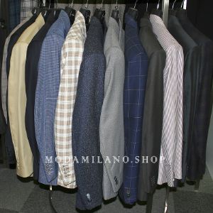 У нас большая коллекция пиджаков от Sartore. Материал Loro Piana, Zegna, Vitale Barberis Canonico.