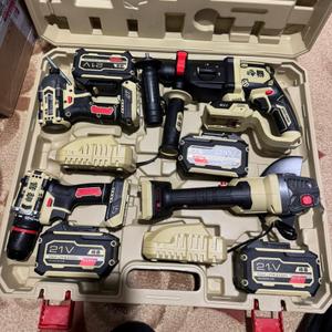 Feng Bao 4в1
1. Перфоратор - 05-24
2. УШМ 5230 125мм
3. Шуруповерт 21-13 60Nm.
4. Винтоврет 280Nm. 
Аккумулятор 4шт.  по 6Ah.
З/у 2шт.