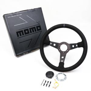 Руль спортивный (без вылета) "MOMO" Prototipo Black Edition (замша)
Руль является тем элементом, с которым водитель взаимодействует постоянно, так как именно им осуществляется поворот колёс и, соответственно, управление автомобилем. По этой причине, со временем он покрывается всевозможными потёртостями и теряет презентабельный внешний вид.

Представленный вариант станет отличной заменой для штатного руля.

После установки данный руль отлично впишется в интерьер вашего автомобиля, добавит стильные и спортивные черты.

Размеры:
Длина - 345 мм.
Ширина - 70 мм.
Высота - 350 мм.
Без вылета
Посадочное место - 57 мм.
Отверстия под крепление - 0.6 мм.

*Допускается незначительная погрешность в измерениях вследствие их ручного выполнения.