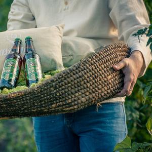 Зеленый Самородок от пивоваренного завода Панкрат — это освежающее светлое пиво с ярким зеленым оттенком и насыщенным вкусом. Идеальный выбор для тех, кто ищет необычные и яркие впечатления в каждом глотке.