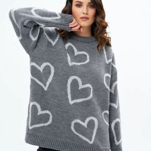 Холодные зимние дни требуют особого внимания к выбору теплой одежды . И если вы ищете стильный и комфортный вязаный свитер оверсайз для себя или своей дочери , то мы предлагаем ознакомиться с нашей новой коллекцией женских свитеров .