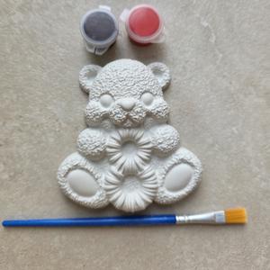 Одна фигурка 2 краски и кисточка