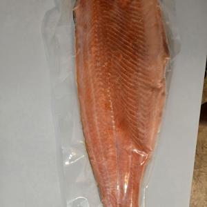 Филе форели на коже свежемороженое в вакууме, разновес, Вес 1 упаковки примерно 1-1,3 кг, Короб 25 кг.