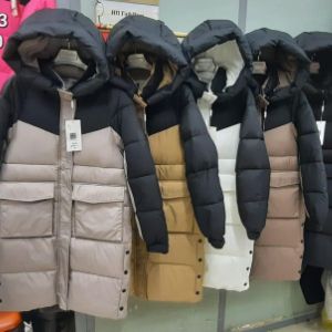 Одежда верхняя швейная женская из шерстяных тканей, из тканей из химических волокон и нитей, в том числе утепленные натуральным пухом, химическими материалами (холлофайбер, синтепон): куртки, пуховики, пальто