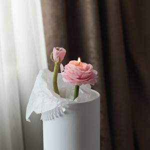 Свеча ранункулюс на стебле