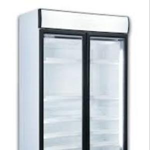 KLEO VS 1100 T	"Вертикальное внутреннее LED освещение               Бесшумная работа - 42 дб                                                                    Система охлаждения–воздушная (Nofrost)                                Температурный режим: +2°С…+8°С                             Климатический класс:  Т                                                                                           Напряжение / Частота:  220-230V / 50Hz                                                                       Энергопотребление:  7,75 kW/24 часа                             Компрессор EMBRACO (Италия)
Изоляционный материал: Пенополиуретан                   Хладагент (фреон) - R404a                                                    
Объем Нетто / Брутто   860 л / 1100 л                             Количество полок (стальная решетка) 4 шт"