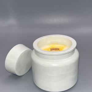 Свежий аромат цитрусовых с восхитительным сочными сладкими нотами, приправленный горькой и ароматной цедрой. Прекрасно подойдет для придания бодрости и активации работоспособности
Верхние ноты: лимон, свежие, альдегиды
Средние ноты: апельсин, цветочные акценты
Базовые ноты: ваниль, ноты специй