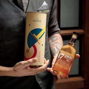 Картонный тубус с металлической крышкой для упаковки коньяка