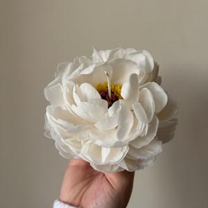 Свеча белый пион