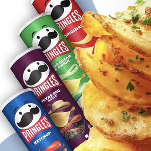 Эта культовая марка с узнаваемой упаковкой давно завоевала любовь покупателей и стабильно занимает лидирующие позиции в продажах. Яркие вкусы, оригинальная форма и удобный формат - это все делает Pringles.