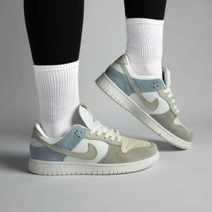 Белые хлопковые носки — комфорт на каждый день
Мягкие и дышащие носки из натурального хлопка. Хорошо тянутся, плотно сидят на ноге и не сползают. Бесшовная технология предотвращает натирание, обеспечивая комфорт в течение всего дня. Подходят для повседневной носки, спорта и дома.
Преимущества:
• натуральный хлопок
• хорошо тянутся
• бесшовная технология
• дышащий материал
• универсальный базовый цвет