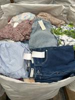 Women's clothing. Very assorted lots, summer clothing and all sizes.