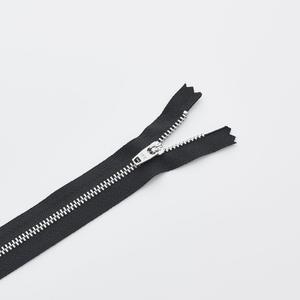 Металлическая молния для джинсов