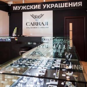 Украшения в витринах. 