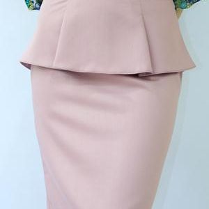 Юбка "Баска" 0,60. Ткань:гальяно (неж. розовый)
Состав:полиэстер 55%
           вискоза 45%
Размерный ряд:42-48
ЦЕНА 340 руб.